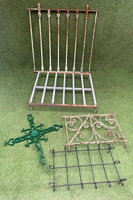 Gradeamentos antigos, de janelas ou postigos de porta em ferro