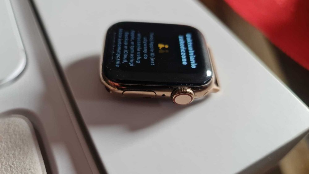 Apple Watch Series 4 40mm Gold Cellular GPS Stainless model A2007