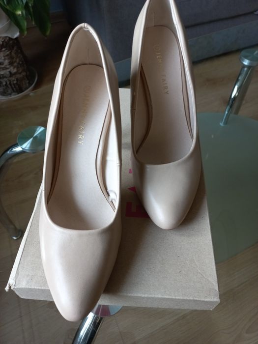 Beżowe nowe szpilki Jenny Fairy r.39