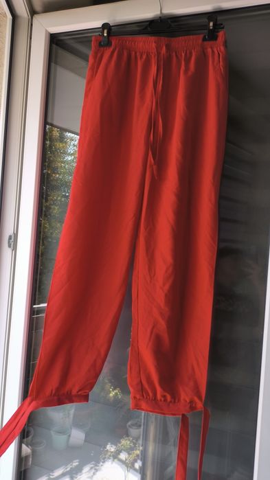Spodnie damskie czerwone