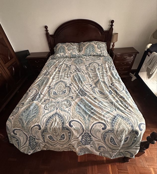 Quarto completo cama/colchao/ roupeiro/ mesas cabeceiras/ comoda