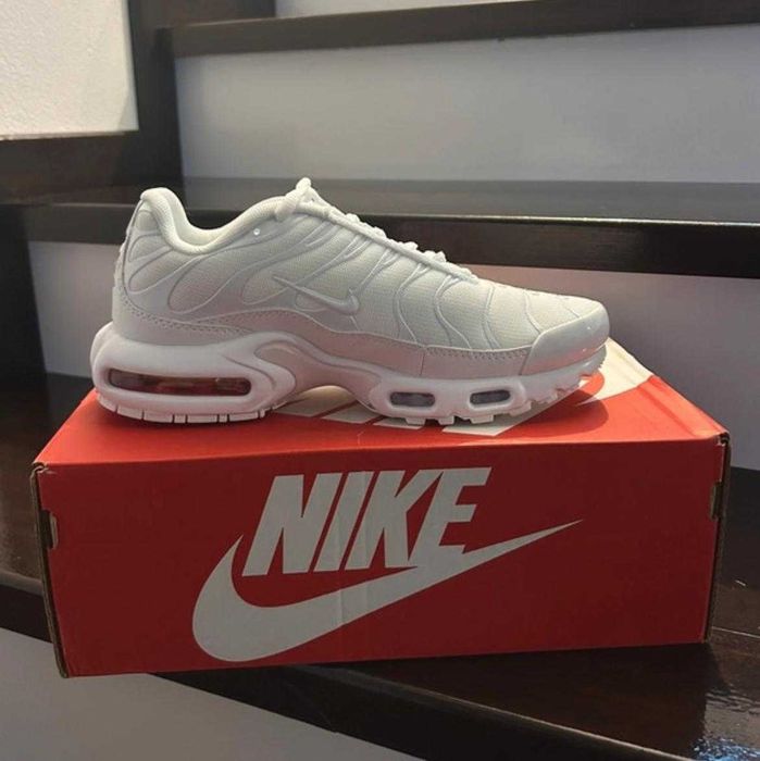 NIKE AIR MAX PLUS white men sneakers new