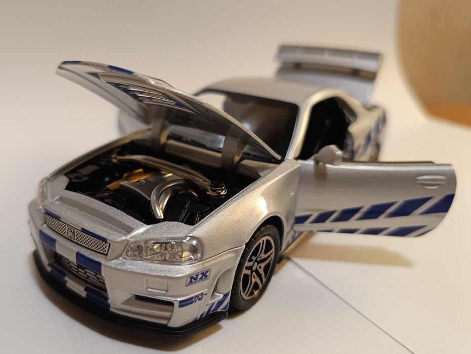 Nissan Skyline R34 GT-R - SKALA 1:32 - szary połysk