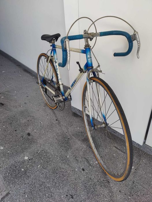 Bicicleta de Estrada Altis (Anos 80) – Pronta a pedalar