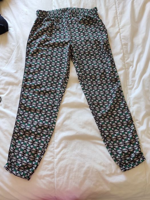 Calças fluídas Stradivarius