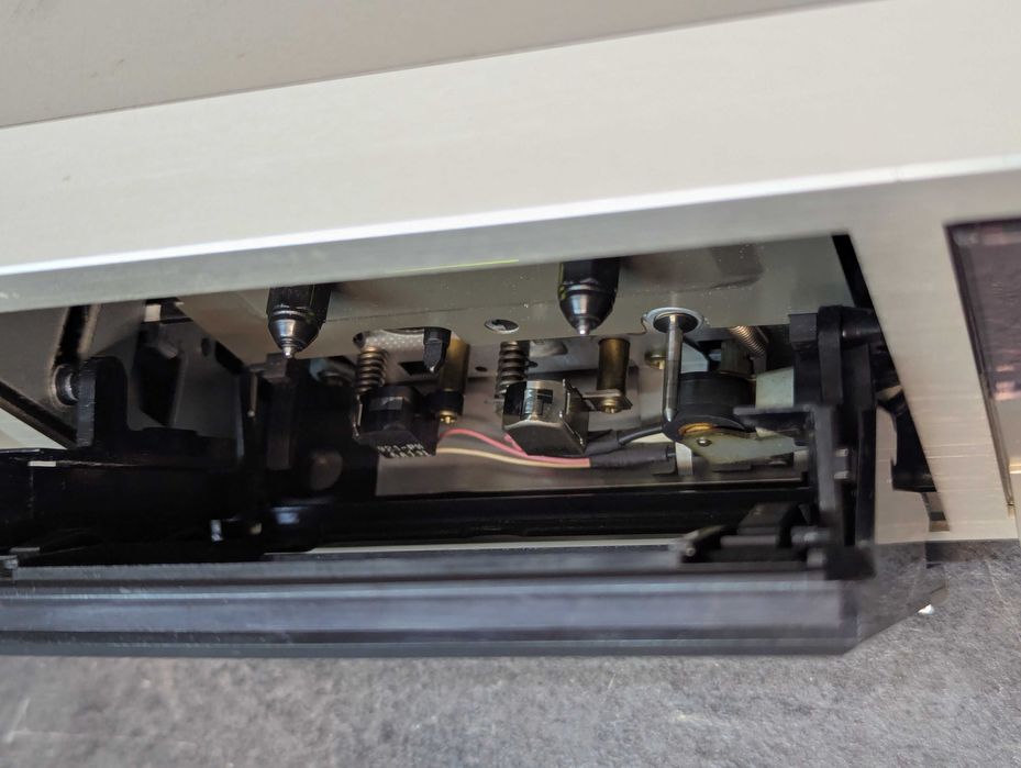 Касетна дека Denon DR-M11.