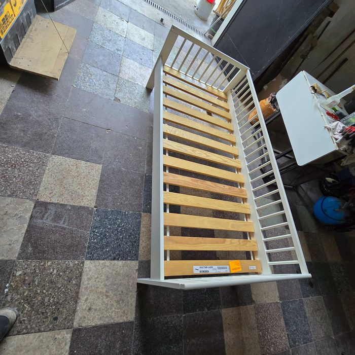 Cama de criança lacada a branco