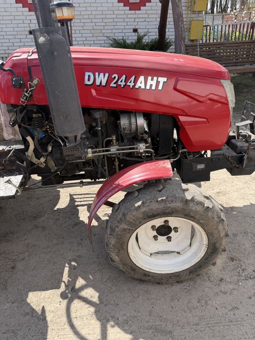 Трактор DW244AHT