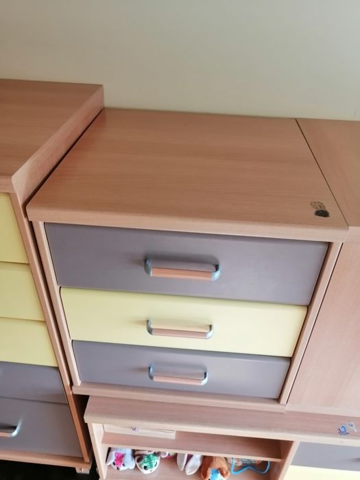 Móvel com 3 gavetas em madeira de pinho