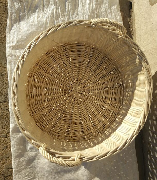 Плетена корзина з білої лози, діаметр 50, висота 21 см.
