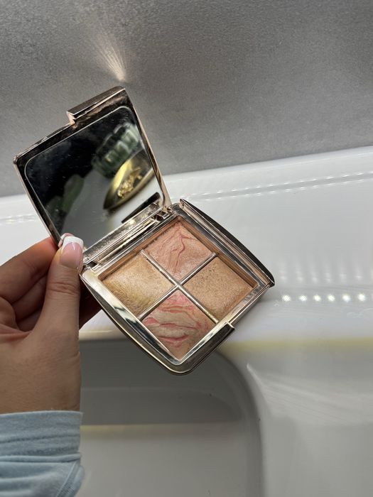 Paletka Hourglass Ambient do konturowania