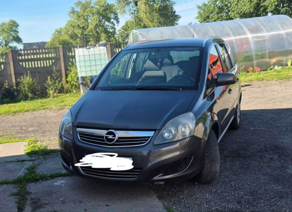 samochód osobowy opel zafira 7 osobowy LPG