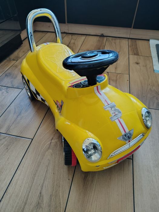 Jeździk samochód duży żółty