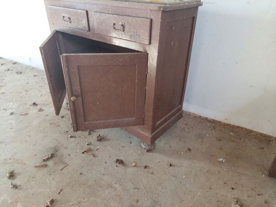 Móvel antigo de sala ou cozinha