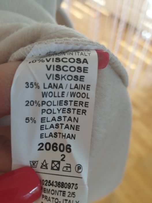 Nowy włoski płaszcz jasny beż z kapturem