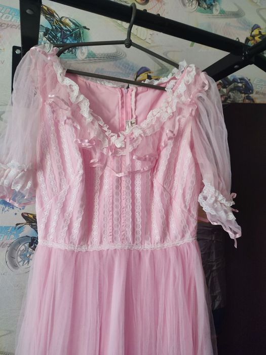 Сукня , довга, на свято.