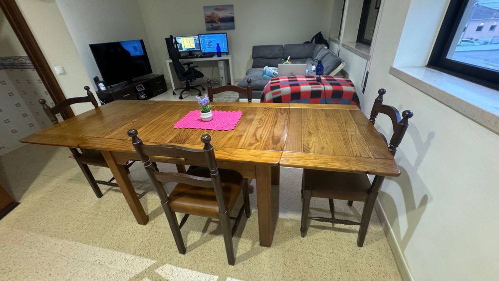 Mesa de Jantar Extensível + 4 Cadeiras