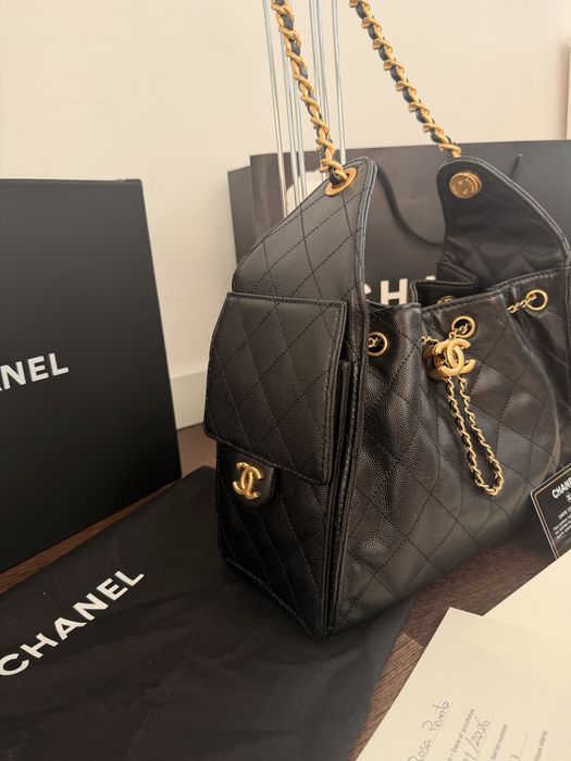 Chanel Drawstring Bucket Bag preta Caviar Gold Hardware
