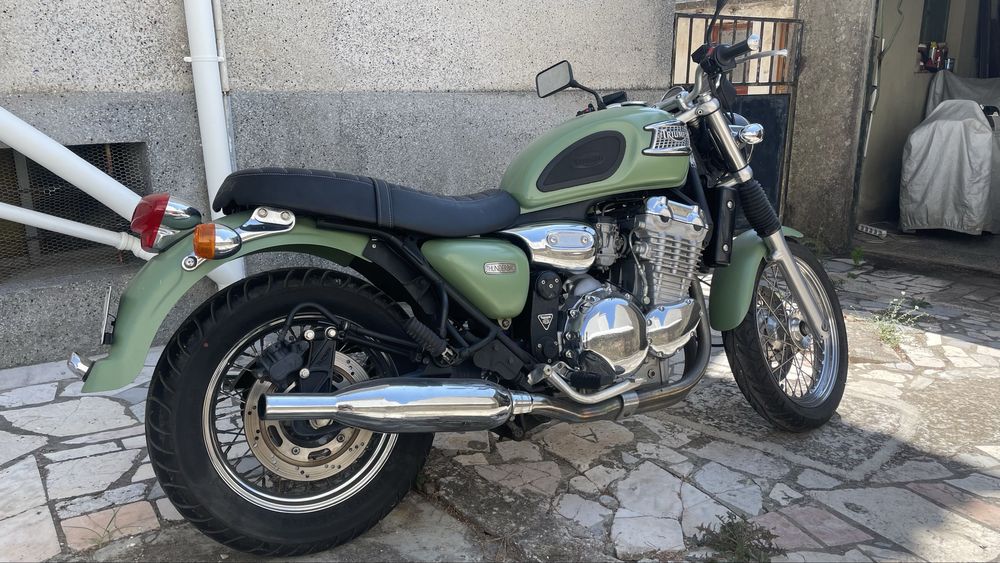 Triumph Thunderbird 900