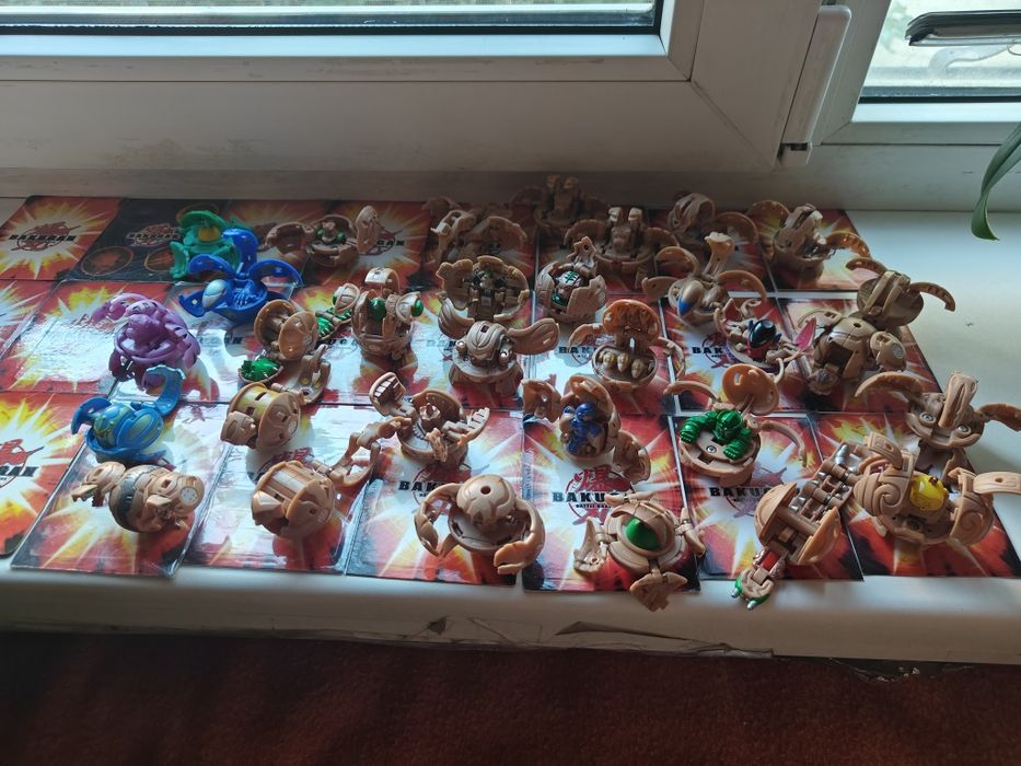 Продам bakugan .