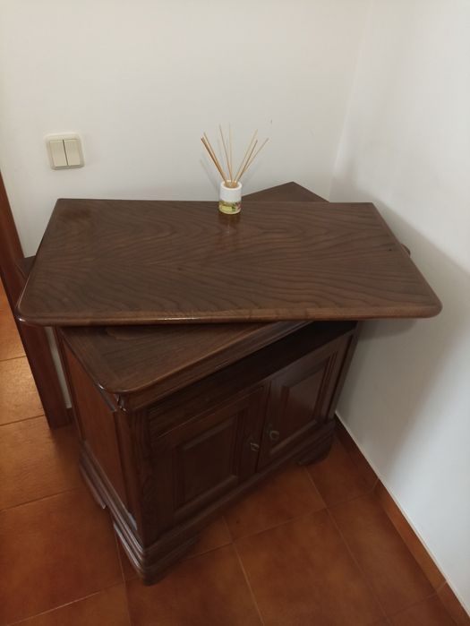 Mesa tv com parte de cima rotativa