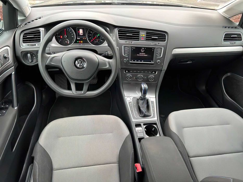 Volkswagen e-Golf SE      2016