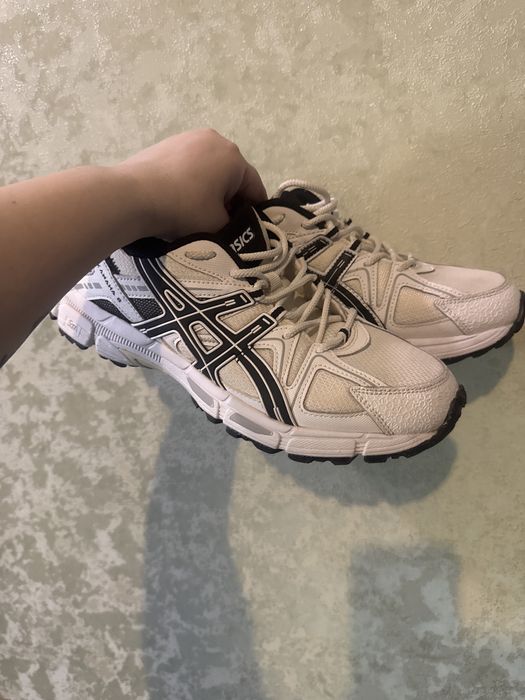 Чоловічі кросівки 42 розмір