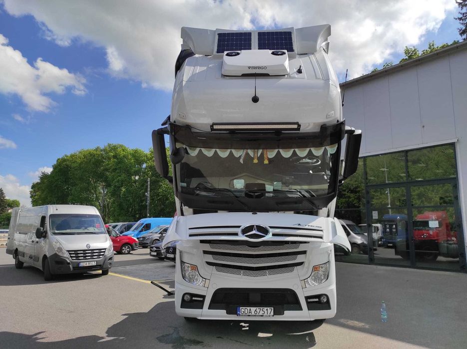 Kompletny System Fotowoltaiczny Mercedes Actros Bigspace 2x60 Wp z regulatorem MPPT bluetooth SKYLED, Fotowoltaika, Panele słoneczne na ciężarówkę