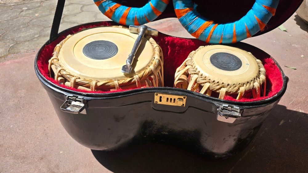 Tablá - instrume to de percussão indiano