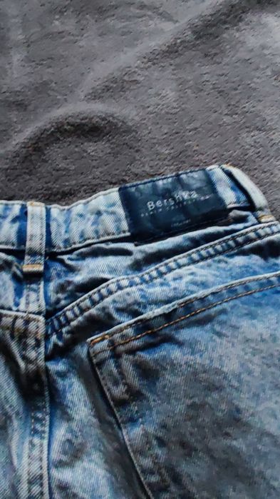 Spodnie jeansowe Bershka