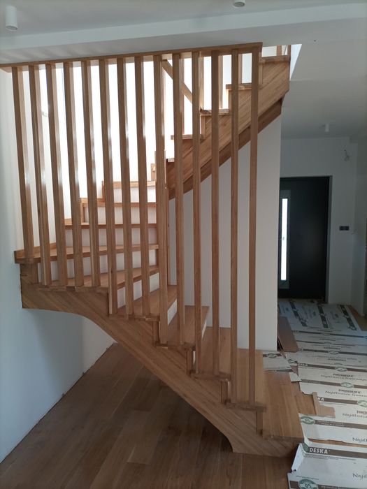 Stopnie dębowe z litego drewna