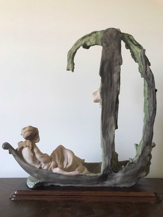 Estatueta em Marfinite