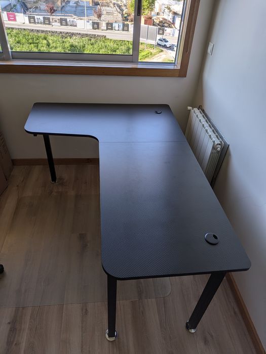 Mesa de jogos e/ou secretária 156 x 110 em L