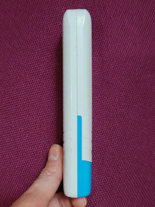 Повер банк на три виходи  з яскравим ліхтариком