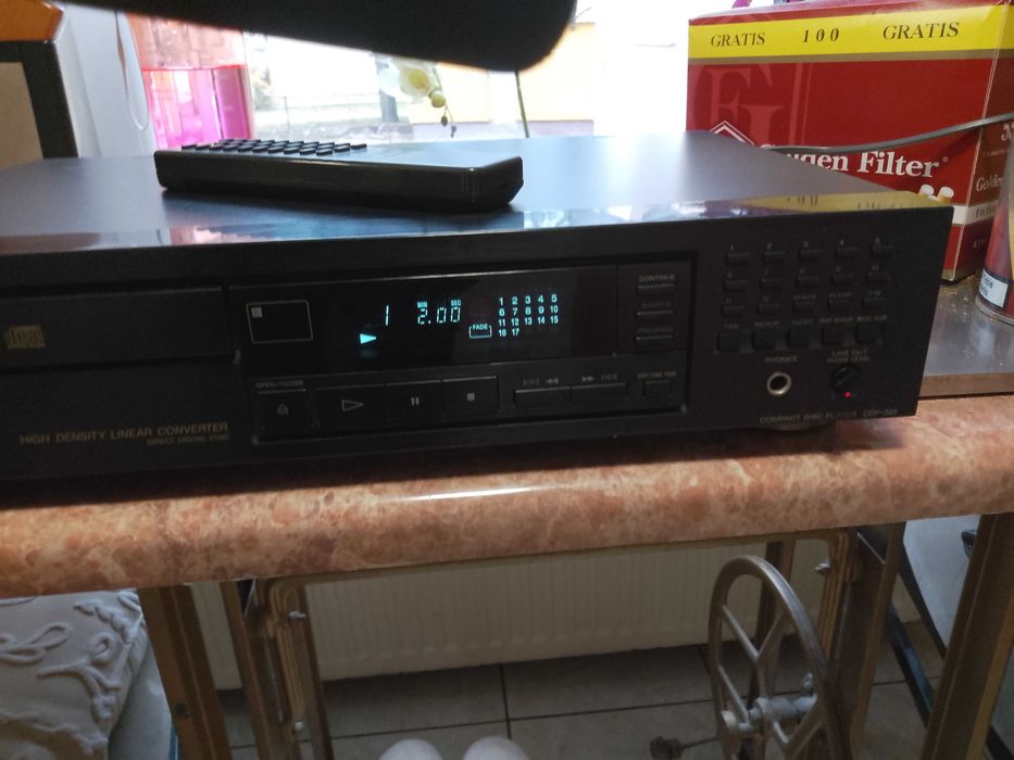 CD Sony cdp-395. Pilot sprawny w 100%.  stan bardzo dobry.