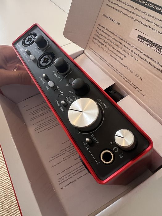 Focusrite Scarlett 2i4 2nd Gen USB Interface Audio (NOVA)