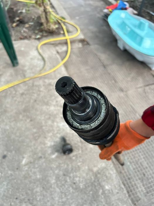 Напіввісь права зі шрусом