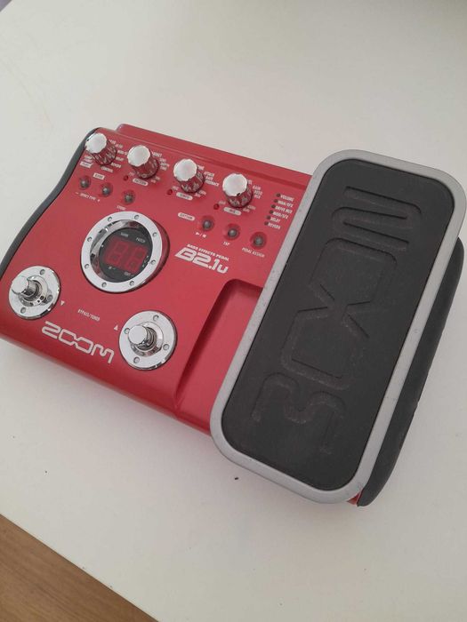 Pedaleira baixo - Zoom b2.1u