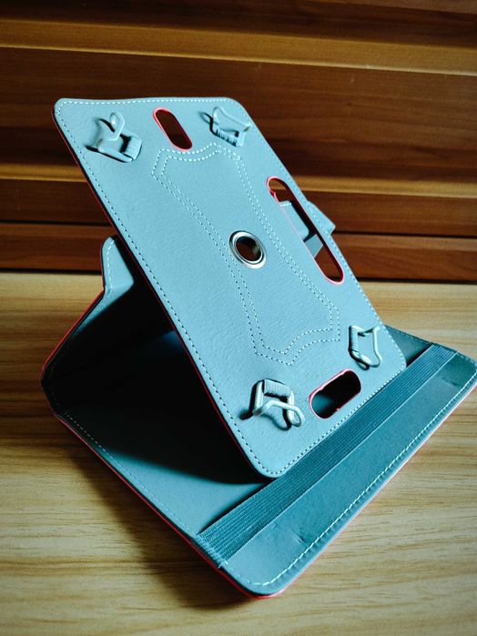 Універсальний чохол для планшету до 9 дюймів.