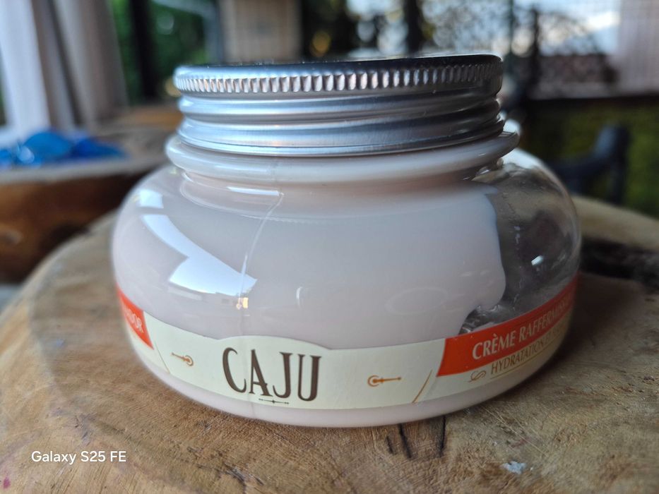 Ujędrniający krem nawilżający z nerkowca 140 ml