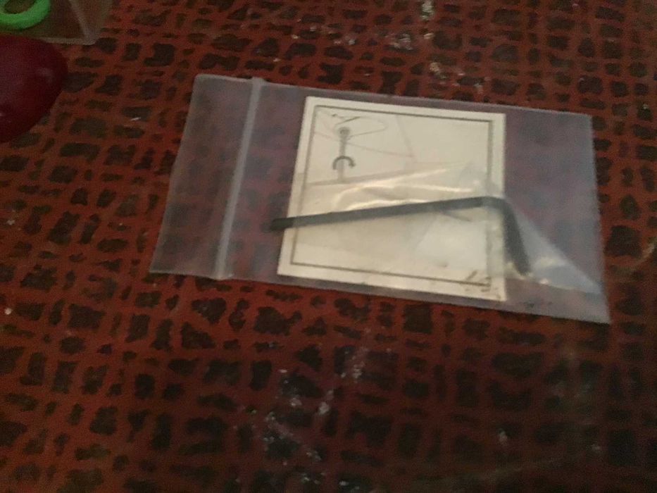 ferramenta pequena nova ainda em plastico