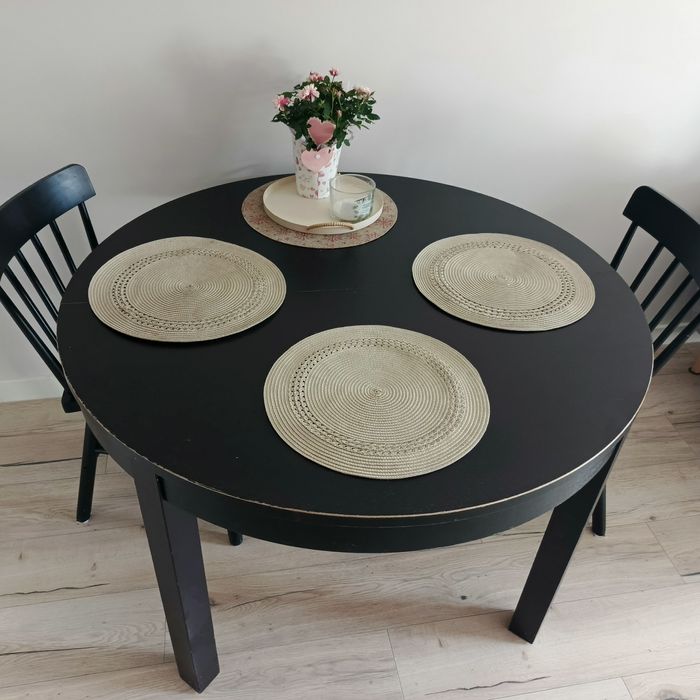 Stół okrągły rozkładany Ikea BJURSTA i dwa krzesła