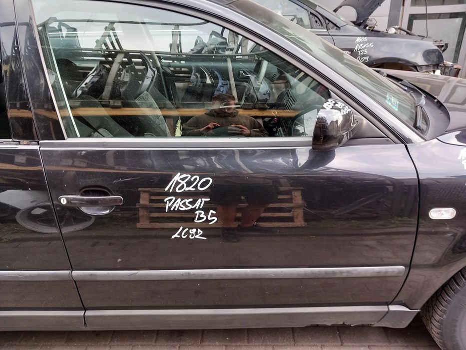 VW PASSAT B5 DRZWI PRAWE PRZEDNIE PRAWY PRZÓD KOLOR: LC9Z