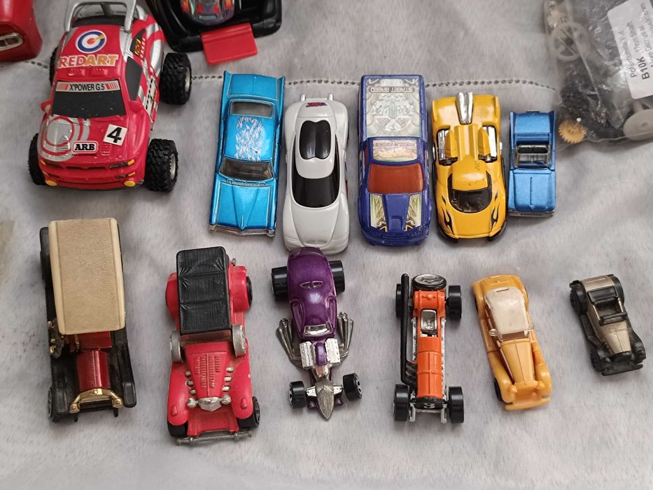 17 Carros de Coleção Antigos Hot Wheels e Tomica