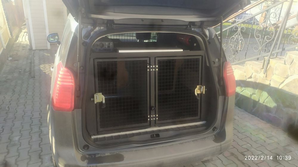 Автомобільна клітка для тварин