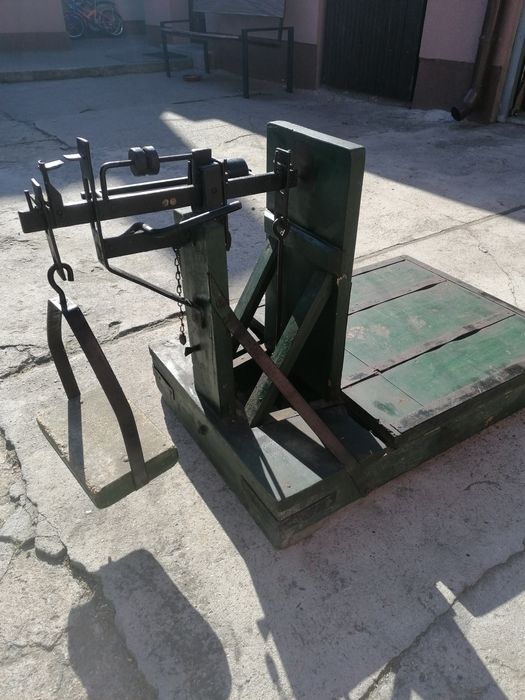 Waga na ciężarki zabytkowa