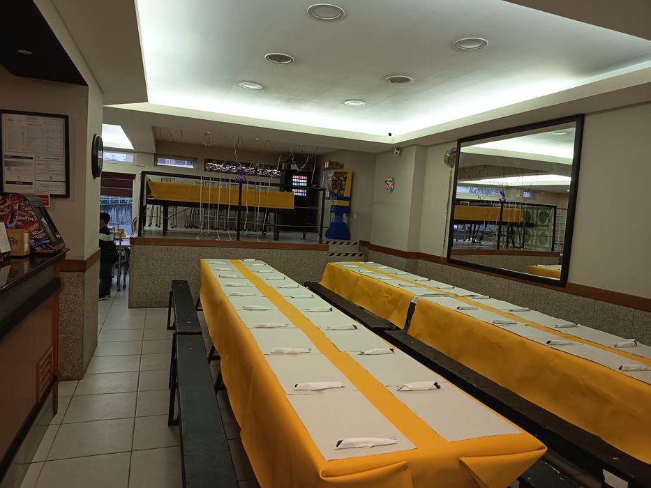 Mesas com bancos aluguer