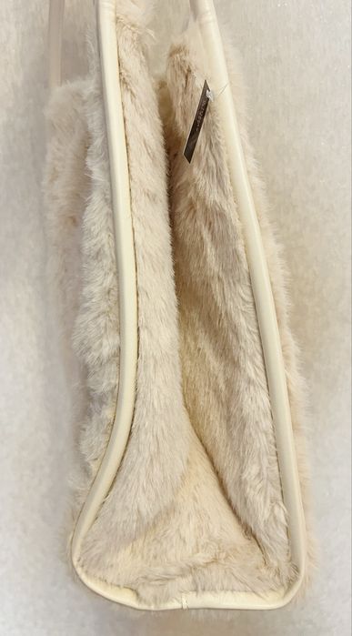 Сумка зі штучного хутра Victorias Secret