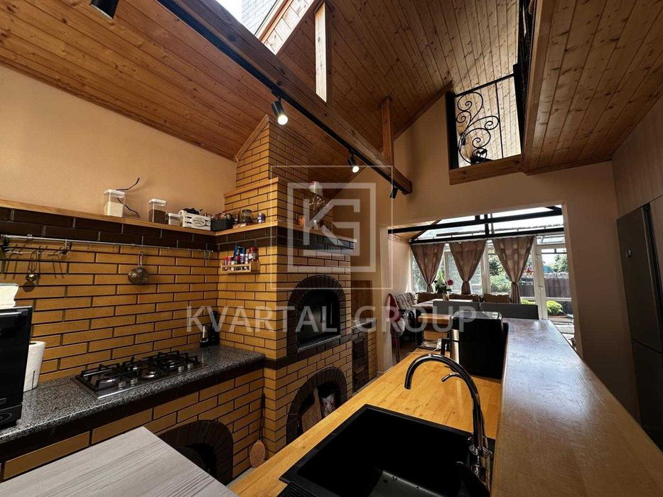 Просторий будинок 192 м² на ділянці 11 соток