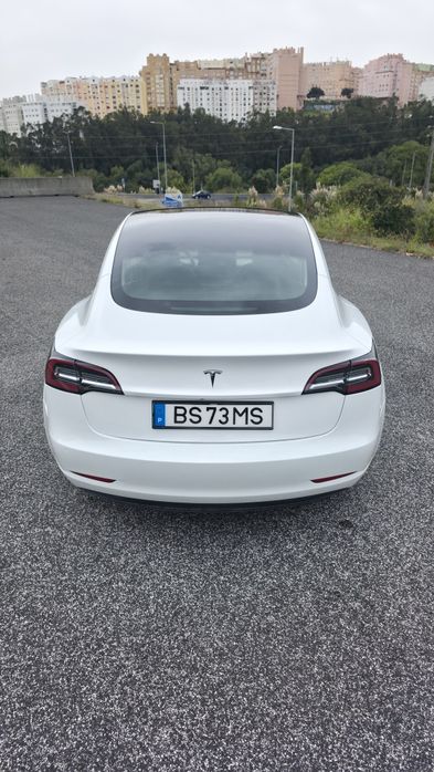 Tesla standard range 325cv